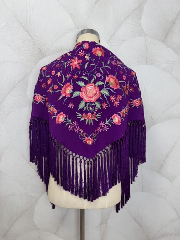 Mantón bordado Clavel morado