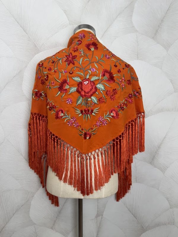 Mantón bordado Clavel naranja