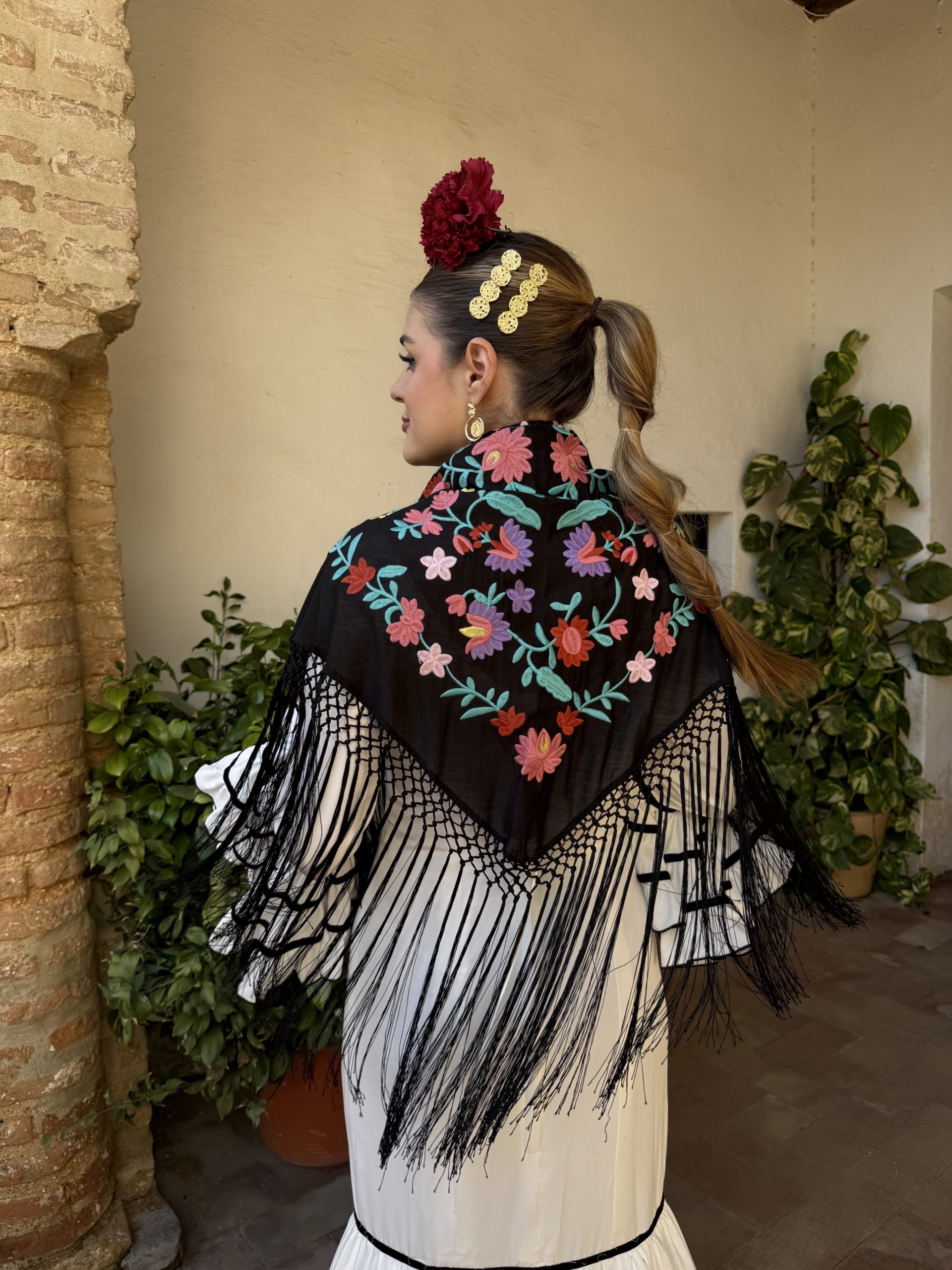 rafi-mora-tienda-de-ropa-complementos-y-moda-flamenca-en-huelva