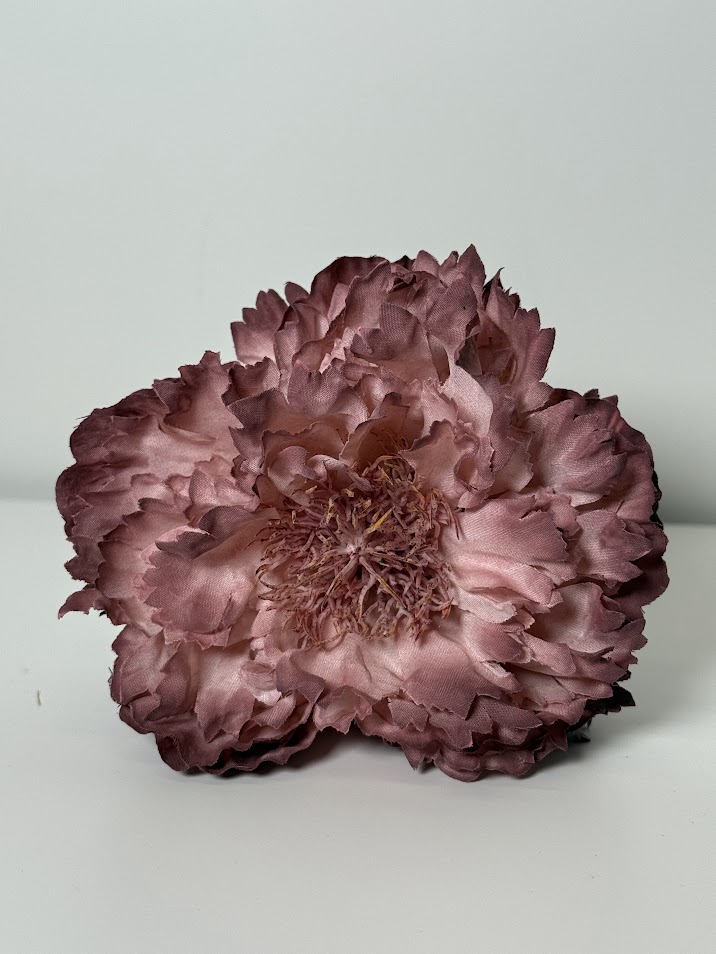 Peonía pequeña teñida a mano rosa