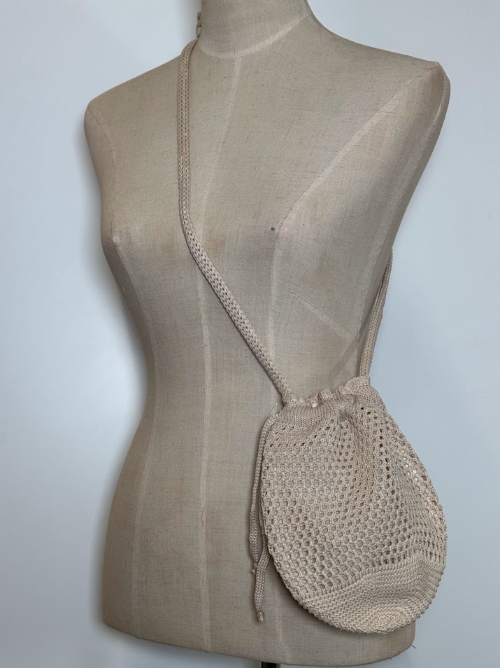 Bombonera crochet beige