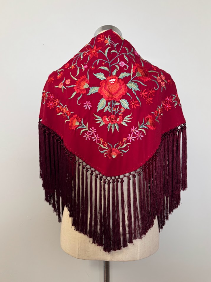 Mantón bordado clavel burdeos bordado rojo