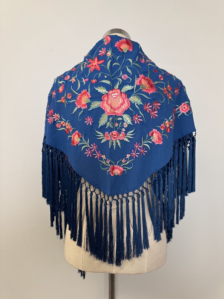 Mantón bordado clavel petróleo bordado coral