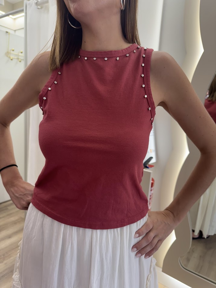 Camiseta sisa tachas teja