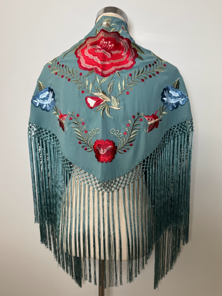 Mantón bordado Mayo verde agua
