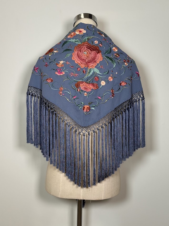Mantón bordado Lucena Azul grisáceo