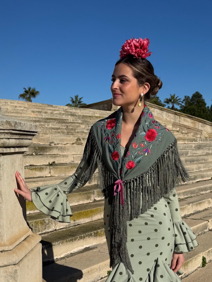 Mantón bordado Coria caqui