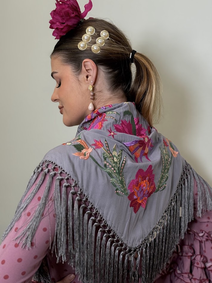 Mantón bordado Moguer Gris
