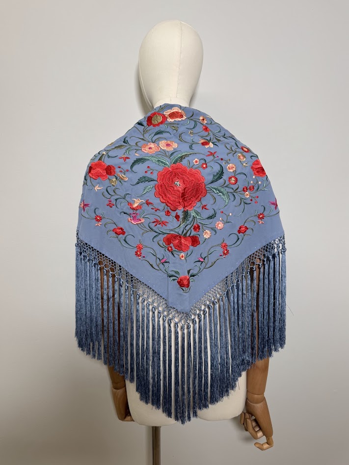 Mantón bordado Lucena azul zafiro