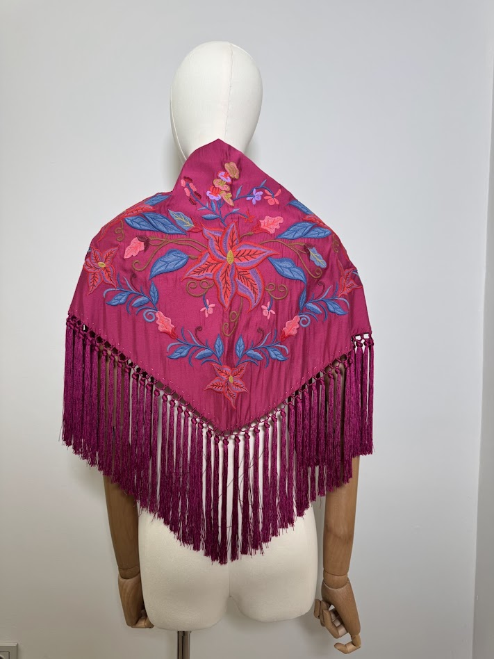 Mantón bordado Triana fucsia