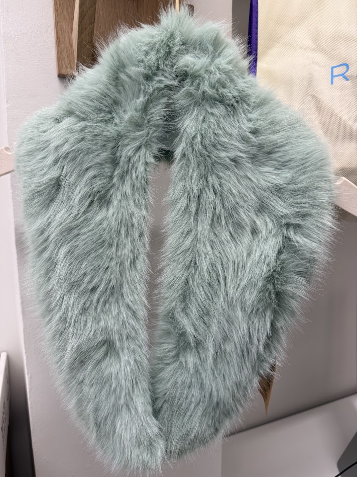 Cuello de pelo verde