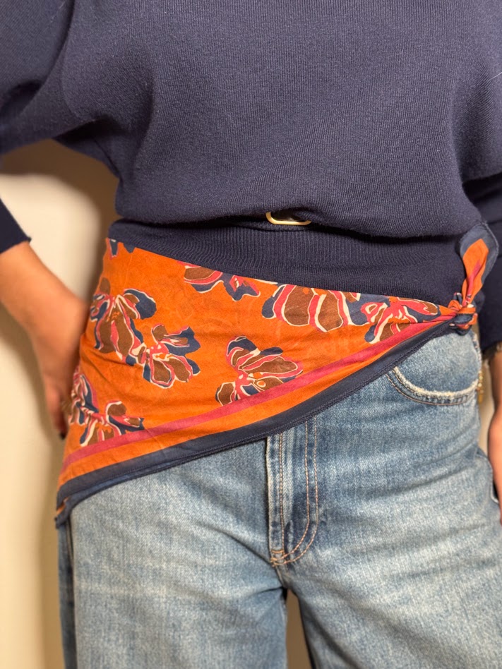 Pañuelo estampado naranja y azul