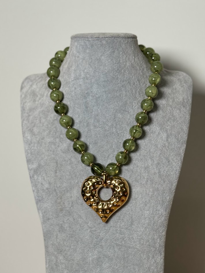 Collar corazón verde