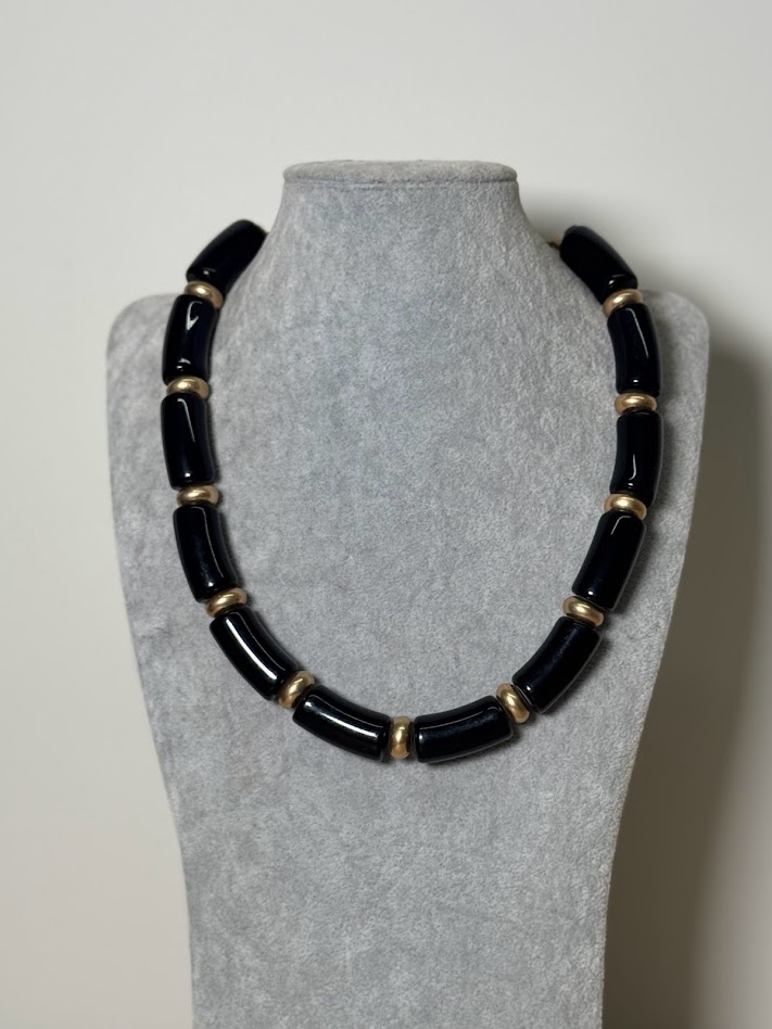 Collar negro