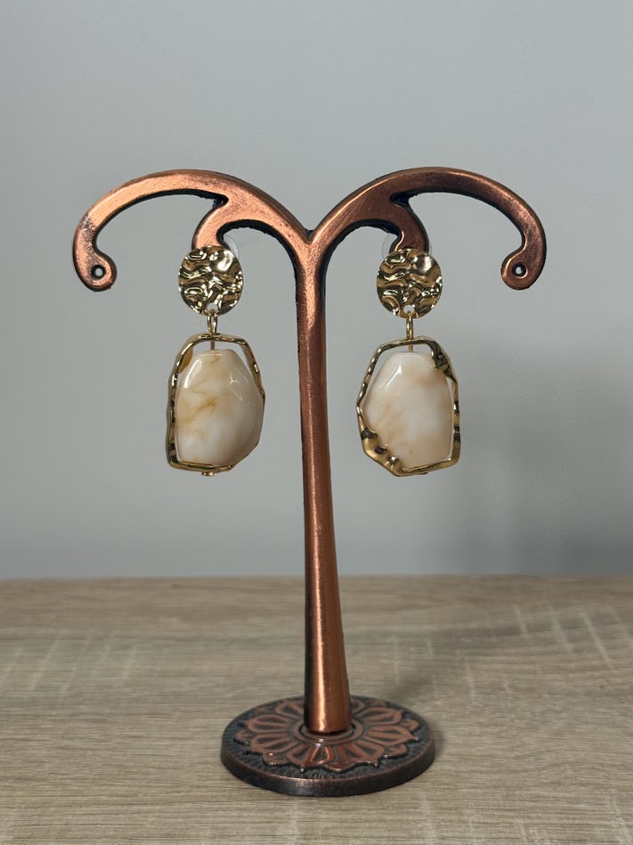 Pendientes piedra beige