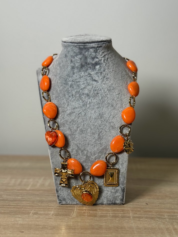 Collar corazón naranja