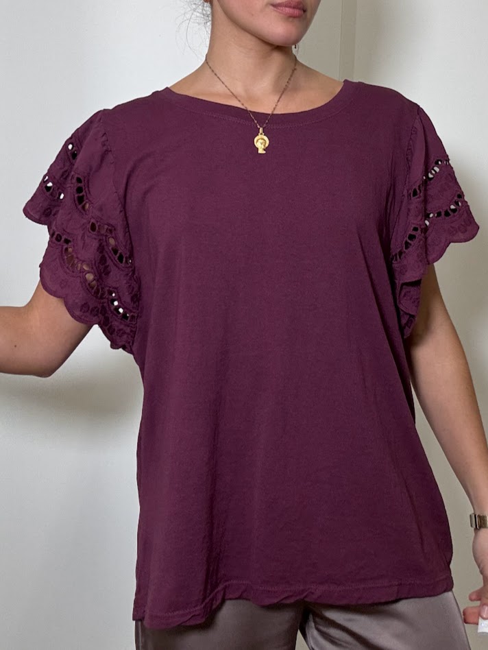 Camiseta bordados morada