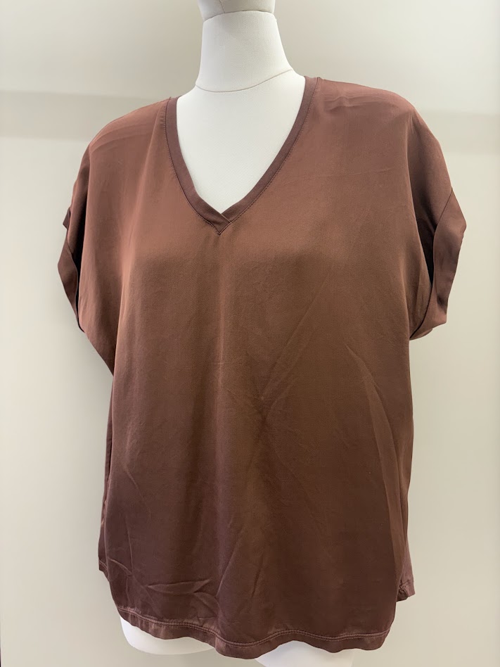 CAMISETA SATÉN MARRÓN