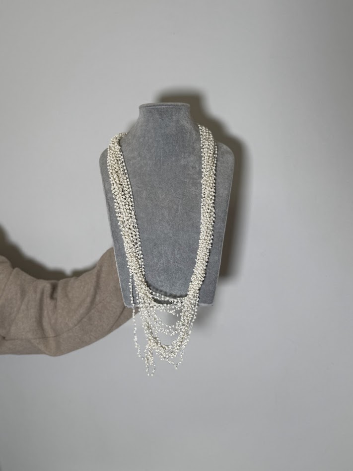 Collar cuentas blancas