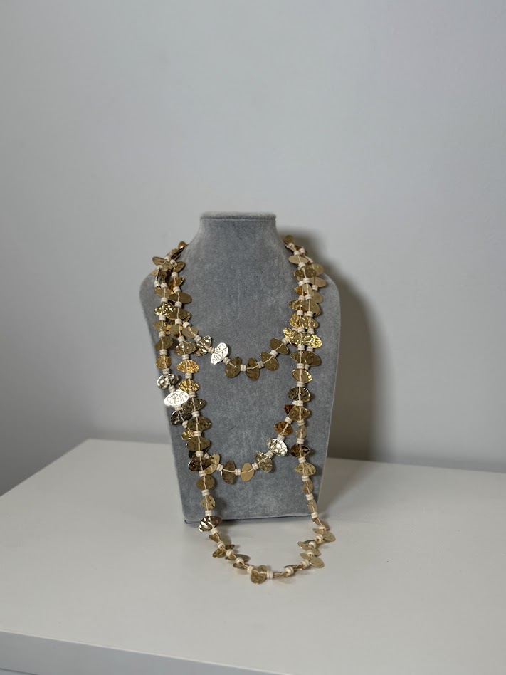 Collar monedas blancas