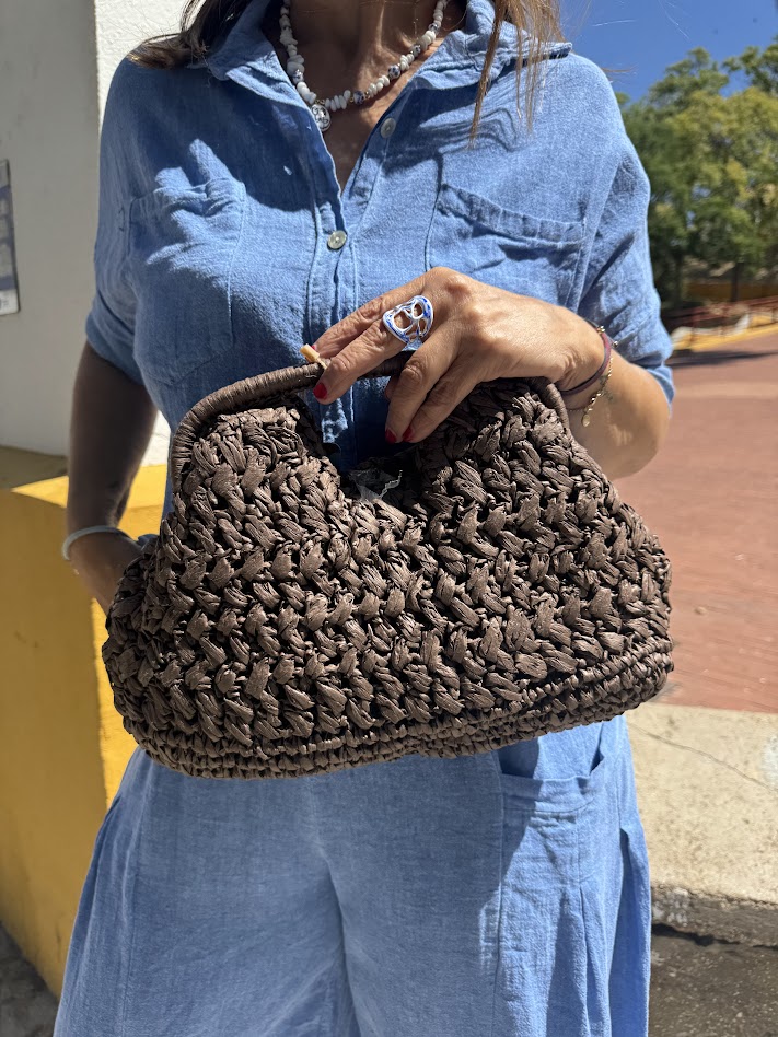 Cartera rafia marrón