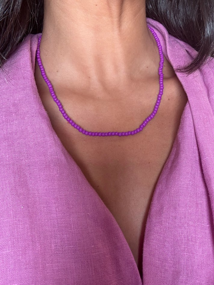 Collar bolas morado