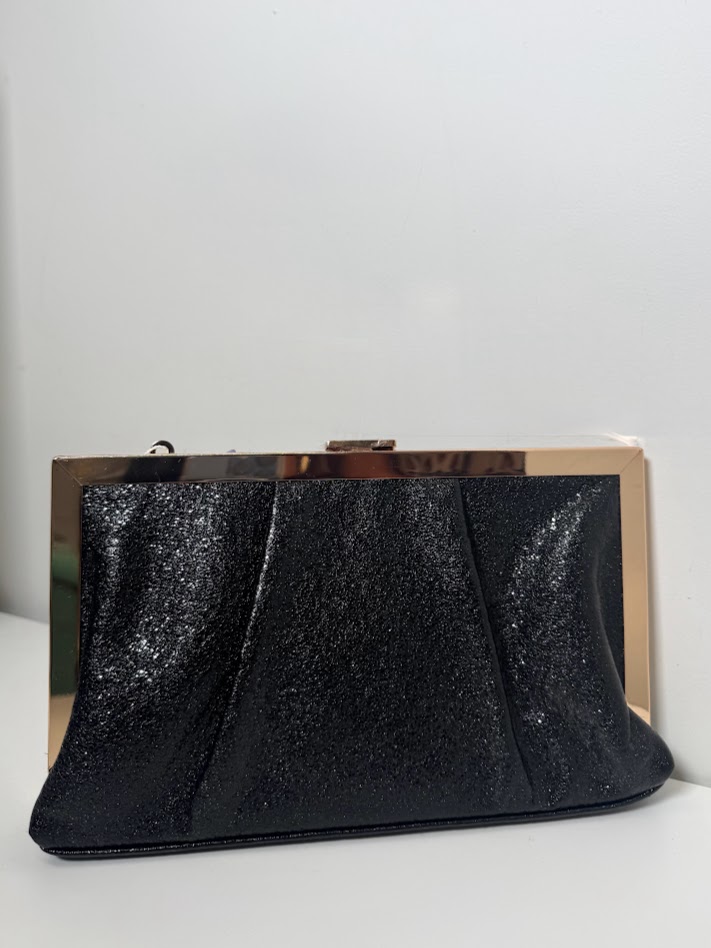 Cartera brillo negra