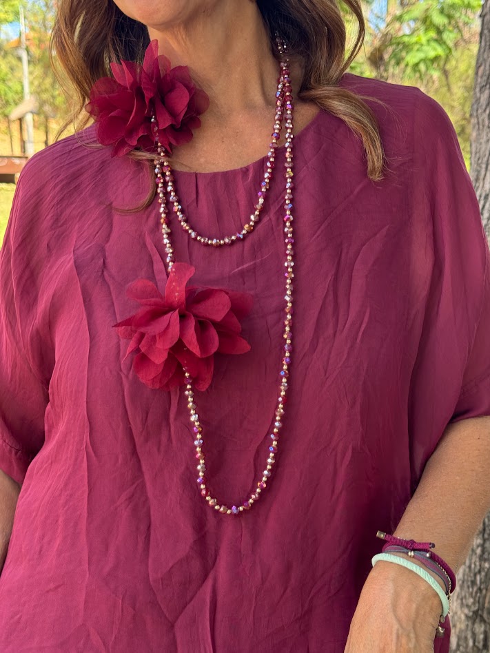 Collar doble vuelta flor burdeos