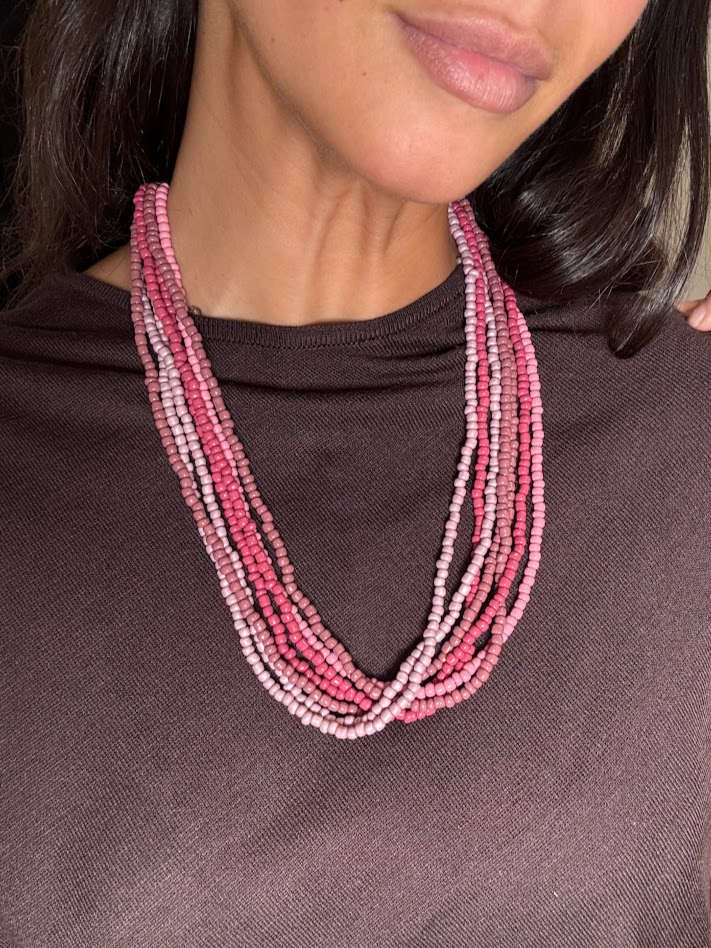 Collar bolas rosa
