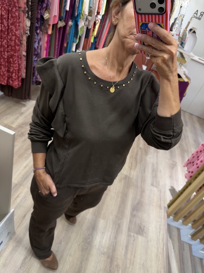 Conjunto de chandal marrón