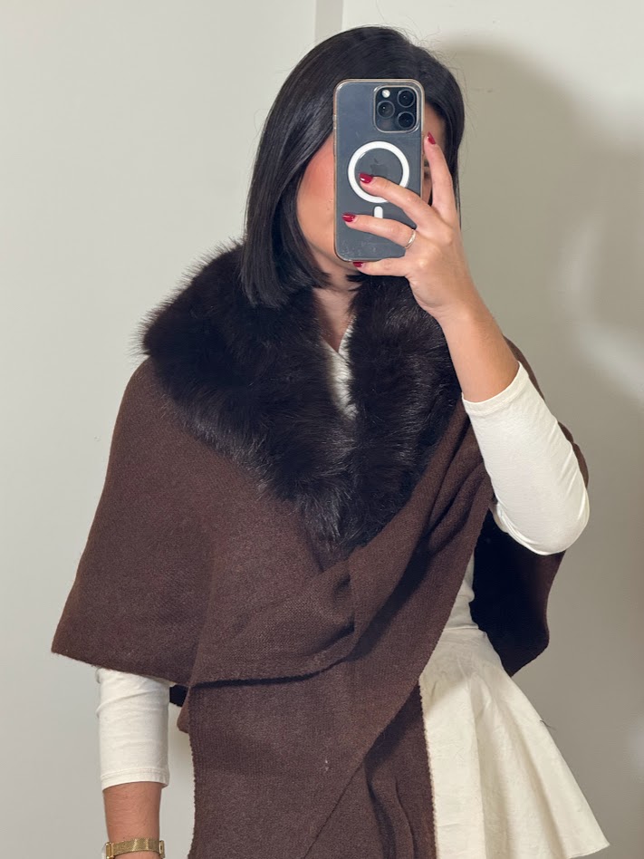 Poncho de pelo marrón chocolate