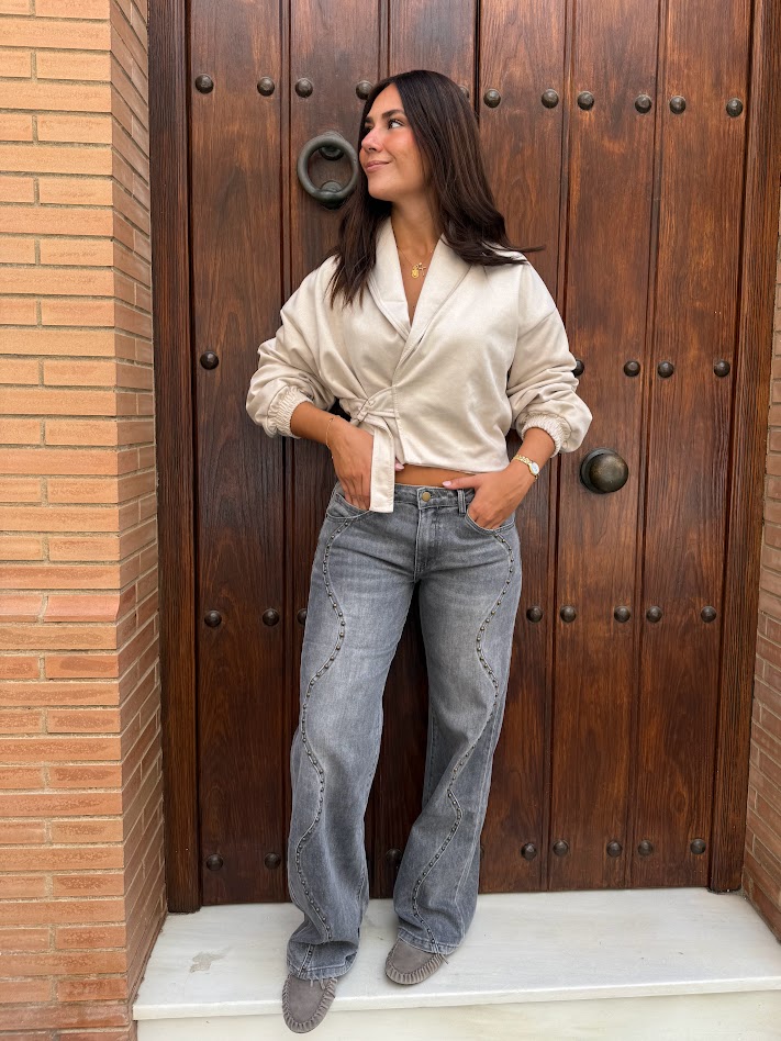 Pantalón tachuelas gris