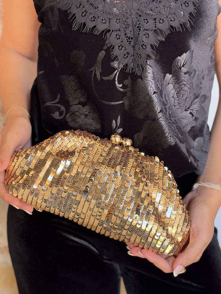 Cartera brillos dorada